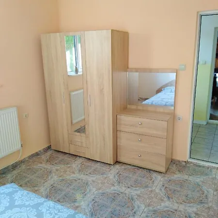 Walnut Bed & Breakfast Kovachevets